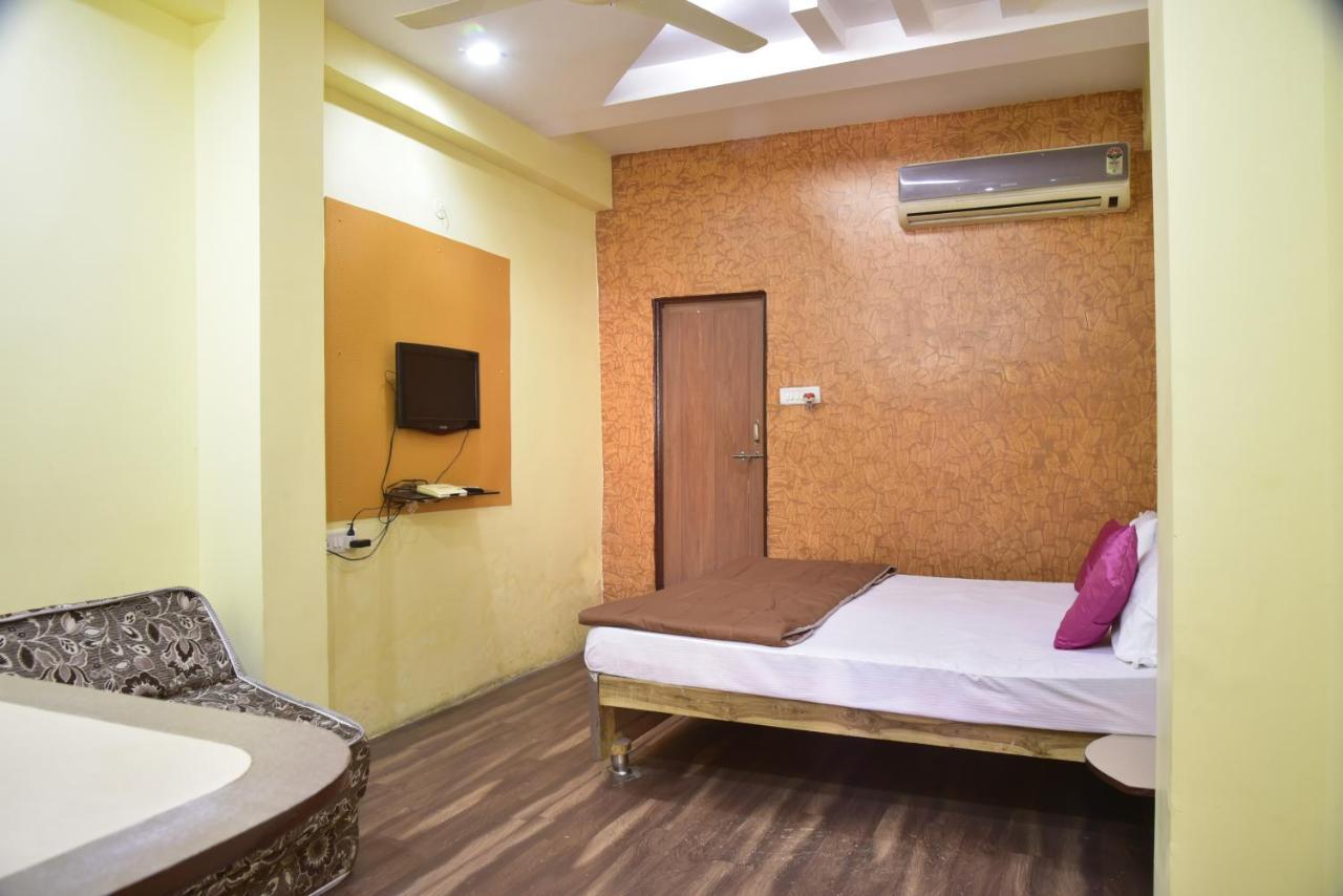 Hotel Drishti Inn Khāpri Dış mekan fotoğraf